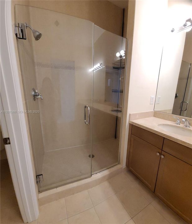 For Rent: $3,100 (3 beds, 2 baths, 2118 Square Feet)