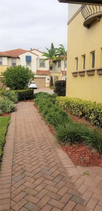 For Rent: $3,100 (3 beds, 2 baths, 2118 Square Feet)