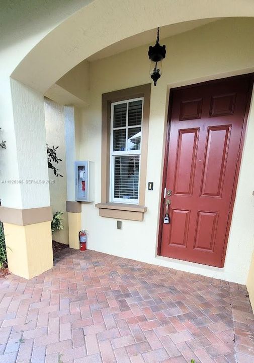 For Rent: $3,100 (3 beds, 2 baths, 2118 Square Feet)