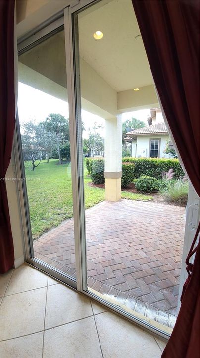 For Rent: $3,100 (3 beds, 2 baths, 2118 Square Feet)