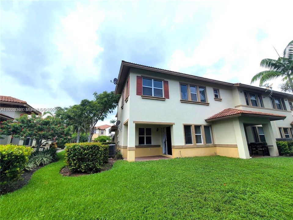 For Rent: $3,100 (3 beds, 2 baths, 2118 Square Feet)