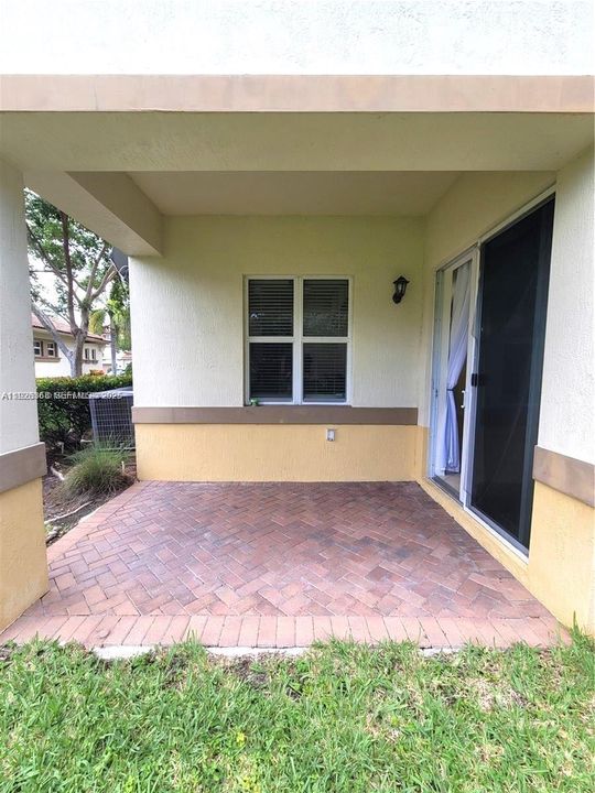 For Rent: $3,100 (3 beds, 2 baths, 2118 Square Feet)