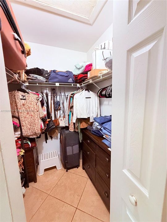 Master walkin closet