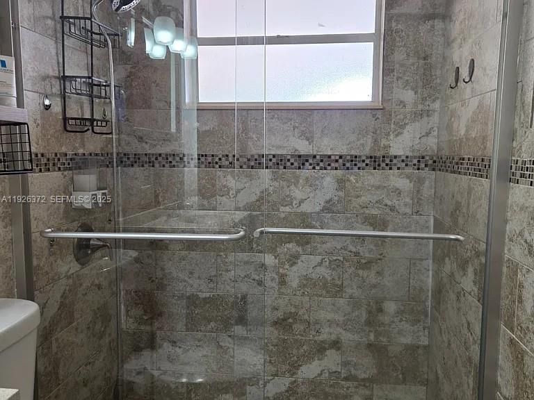 出租: $3,599 (4 贝兹, 1 浴室, 1300 平方英尺)