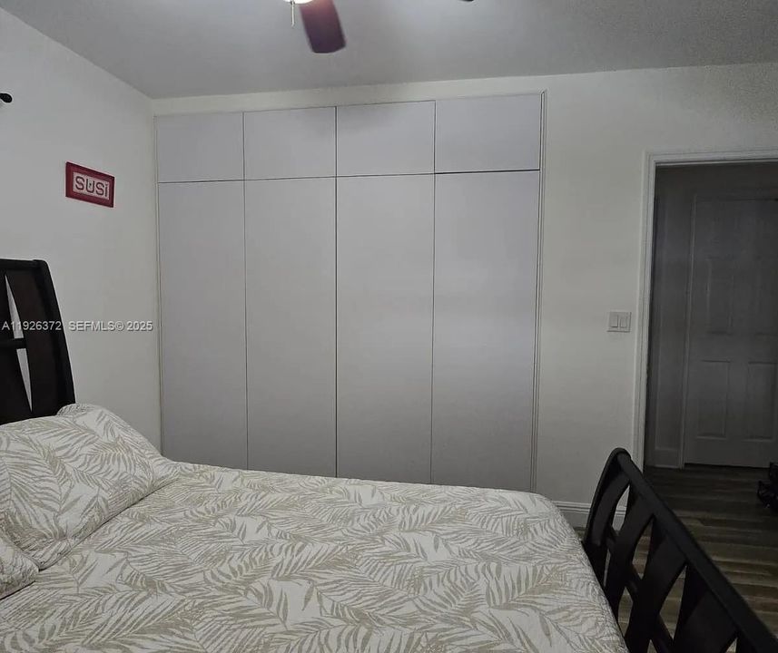 出租: $3,599 (4 贝兹, 1 浴室, 1300 平方英尺)