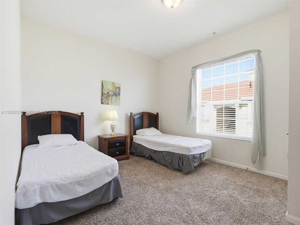 待售: $660,000 (3 贝兹, 2 浴室, 2097 平方英尺)