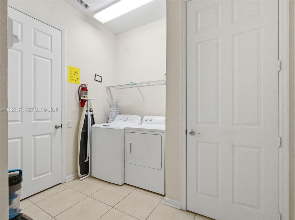 待售: $660,000 (3 贝兹, 2 浴室, 2097 平方英尺)