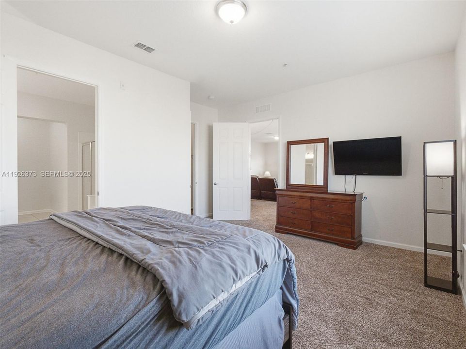 待售: $660,000 (3 贝兹, 2 浴室, 2097 平方英尺)