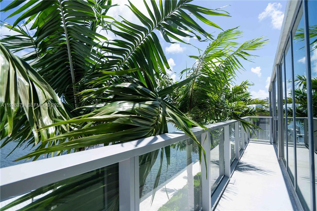 For Rent: $3,950 (2 beds, 2 baths, 986 Square Feet)