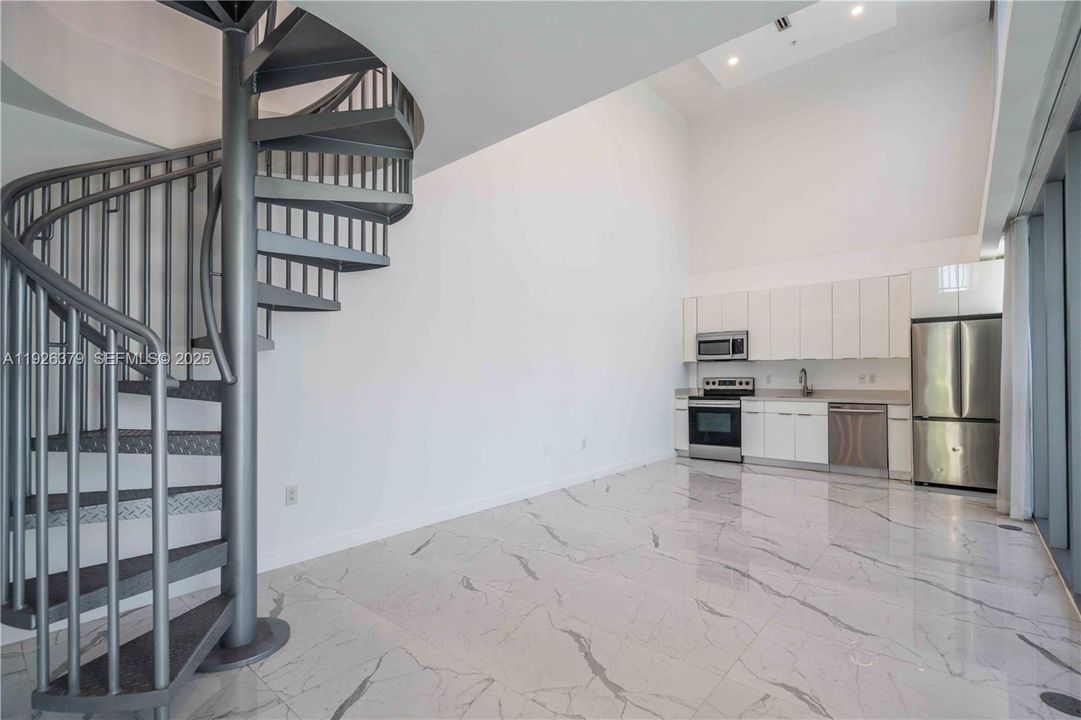 For Rent: $3,950 (2 beds, 2 baths, 986 Square Feet)