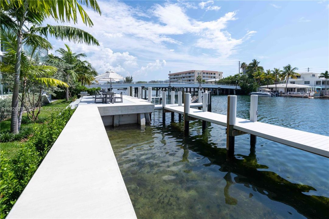 For Rent: $3,950 (2 beds, 2 baths, 986 Square Feet)