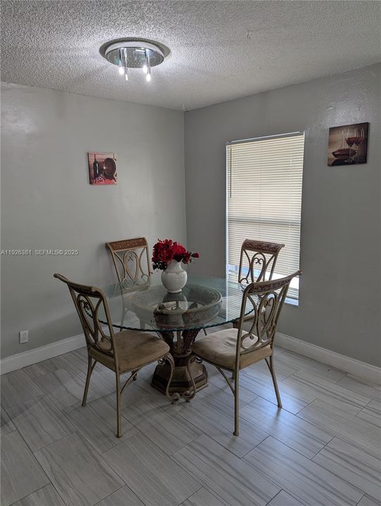 En Renta: $2,800 (3 camas, 2 baños, 3904 Pies cuadrados)