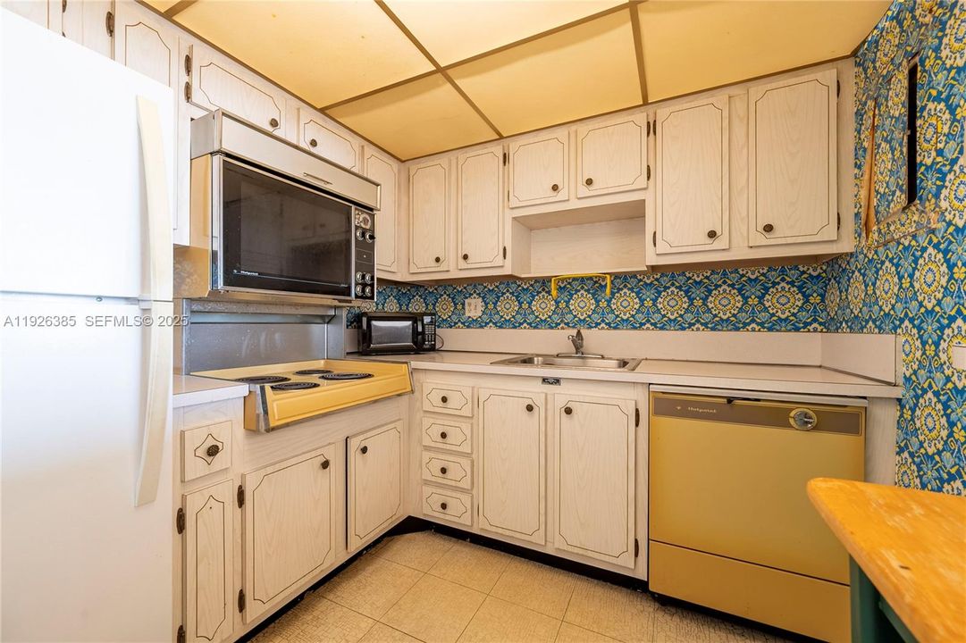 待售: $149,000 (1 贝兹, 1 浴室, 750 平方英尺)