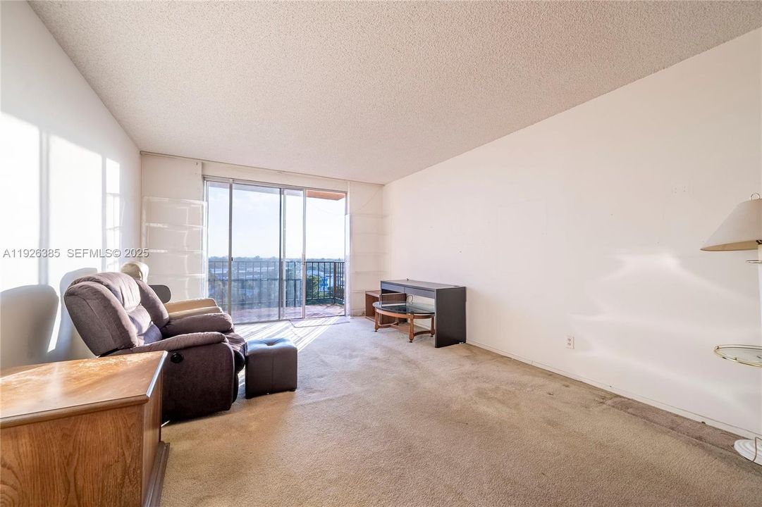 待售: $149,000 (1 贝兹, 1 浴室, 750 平方英尺)