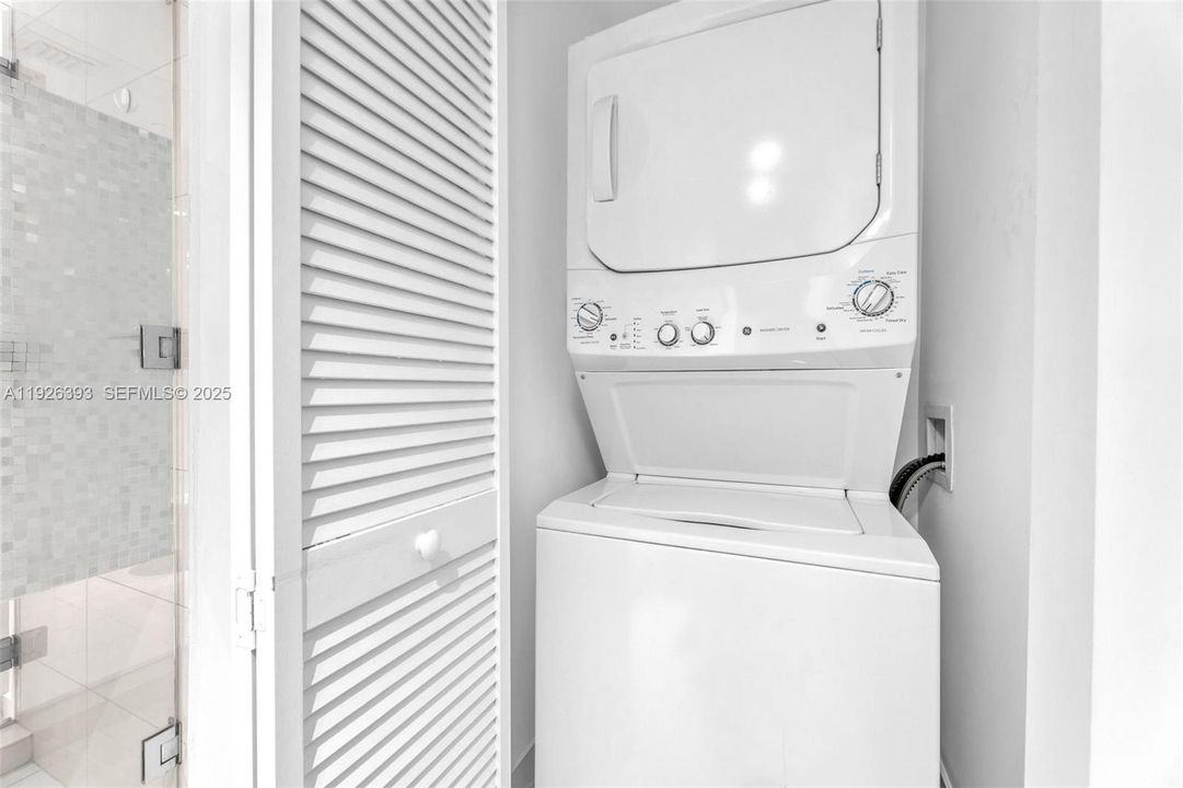 出租: $4,000 (2 贝兹, 2 浴室, 725 平方英尺)