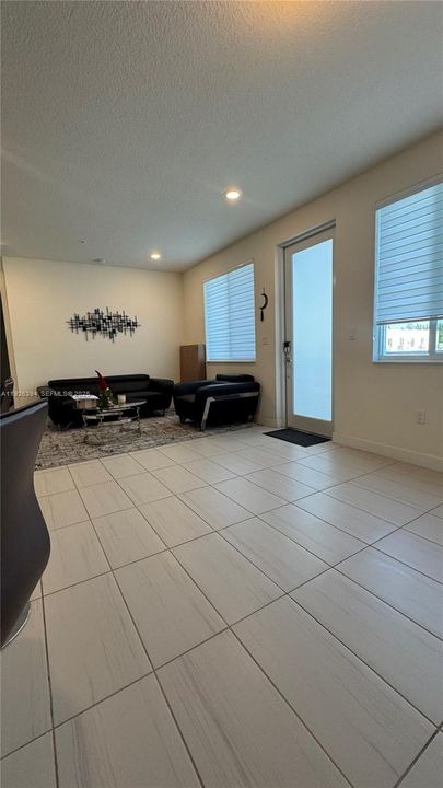 出租: $2,900 (3 贝兹, 2 浴室, 1102 平方英尺)