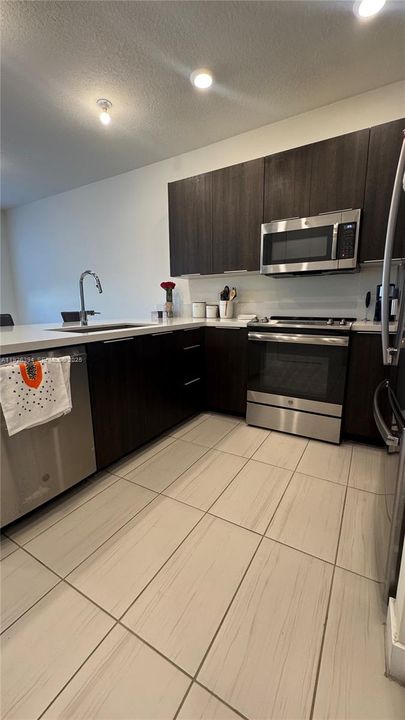 出租: $2,900 (3 贝兹, 2 浴室, 1102 平方英尺)