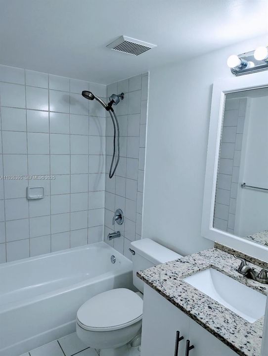 For Rent: $2,650 (2 beds, 2 baths, 1137 Square Feet)