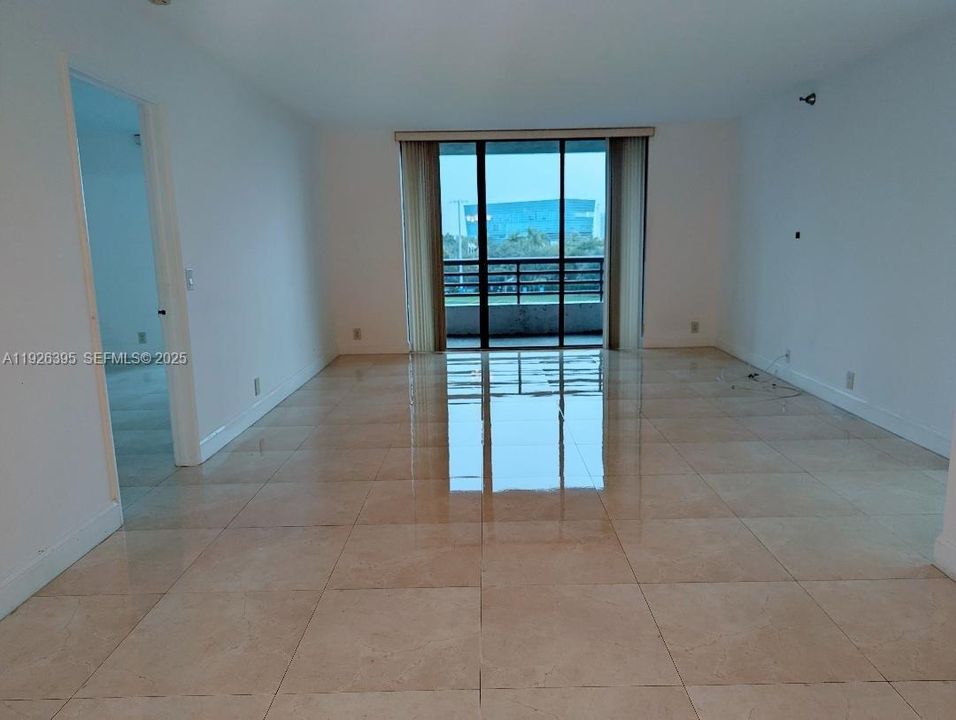 For Rent: $2,650 (2 beds, 2 baths, 1137 Square Feet)