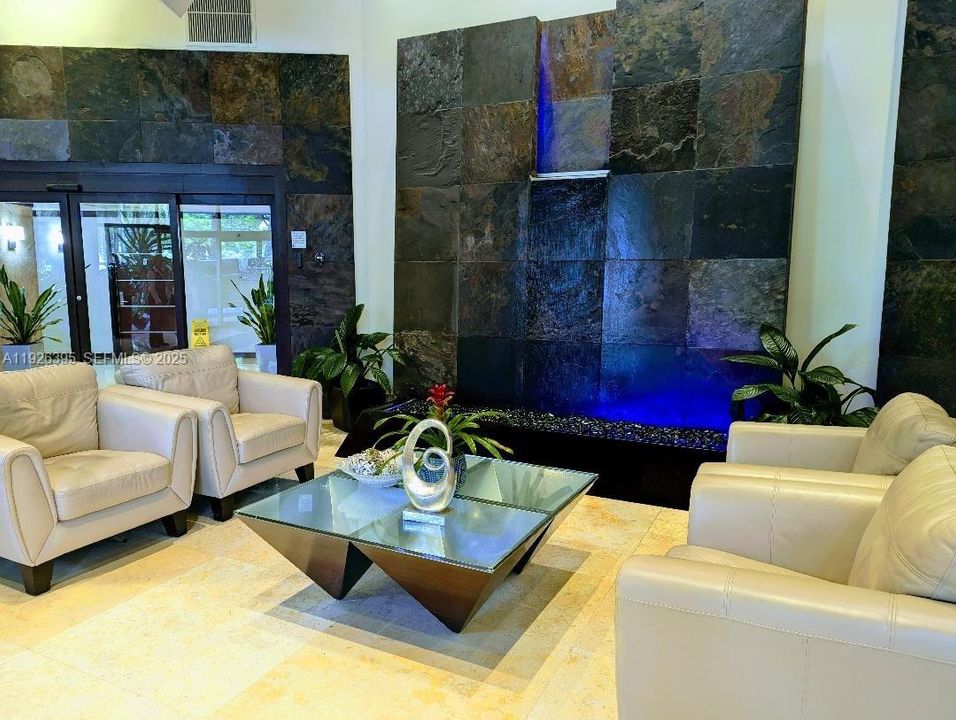 For Rent: $2,650 (2 beds, 2 baths, 1137 Square Feet)