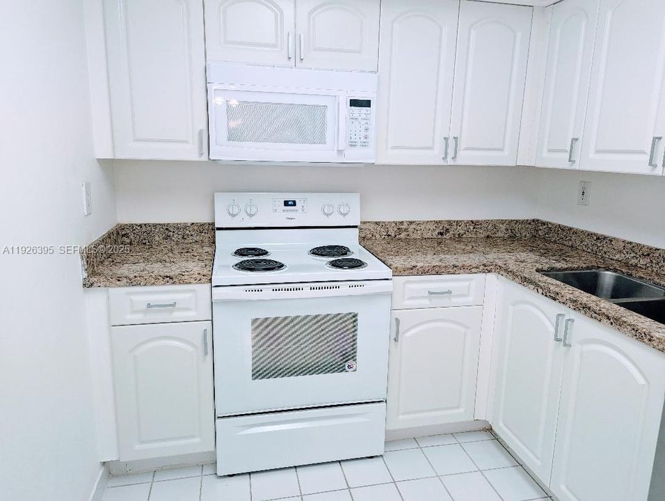 For Rent: $2,650 (2 beds, 2 baths, 1137 Square Feet)