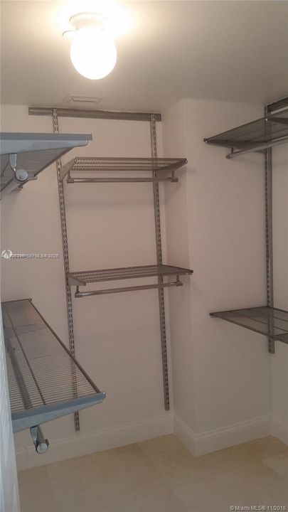 For Rent: $2,650 (2 beds, 2 baths, 1137 Square Feet)