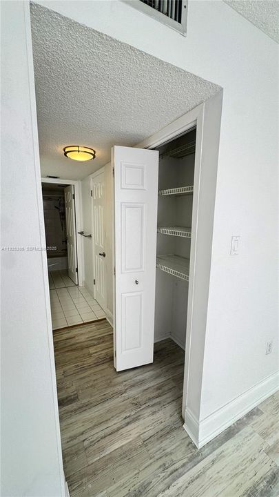 For Rent: $2,000 (1 beds, 1 baths, 1005 Square Feet)