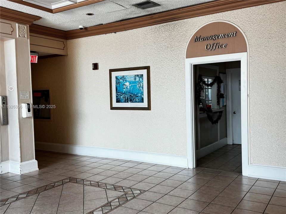 For Rent: $2,000 (1 beds, 1 baths, 1005 Square Feet)