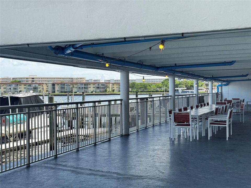 For Rent: $2,000 (1 beds, 1 baths, 1005 Square Feet)