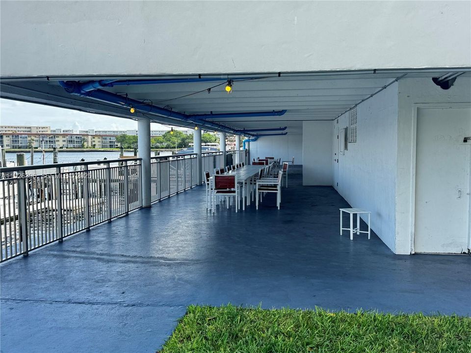 For Rent: $2,000 (1 beds, 1 baths, 1005 Square Feet)