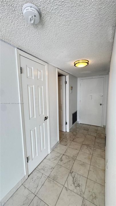 For Rent: $2,000 (1 beds, 1 baths, 1005 Square Feet)