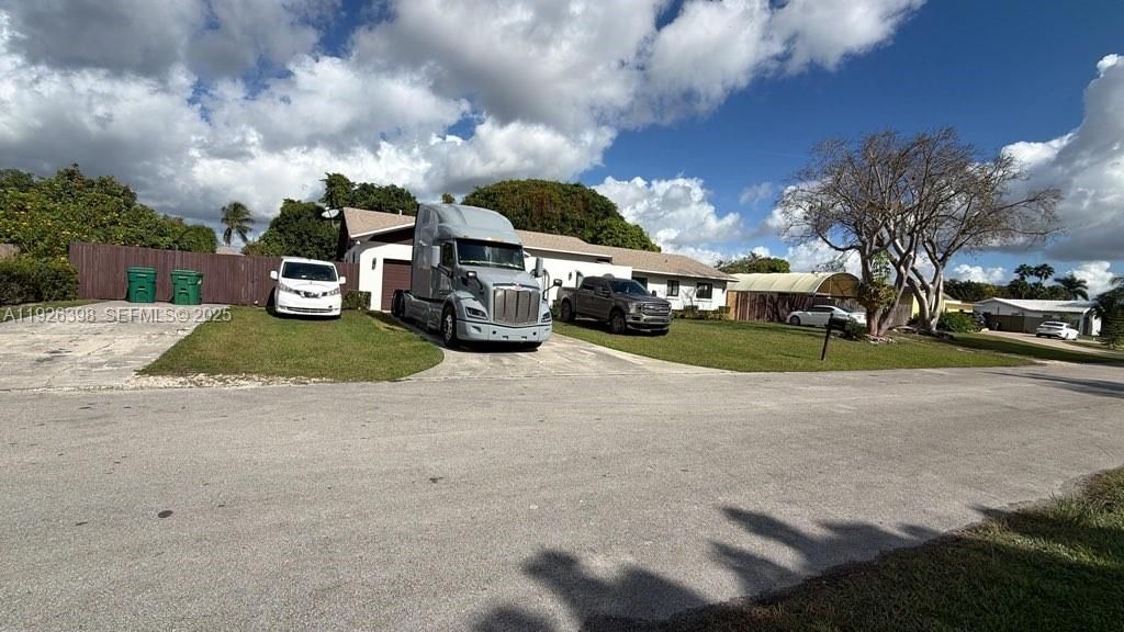 На продажу: $669,000 (4 спален, 2 ванн, 1805 Квадратных фут)