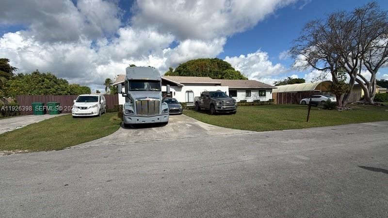 На продажу: $669,000 (4 спален, 2 ванн, 1805 Квадратных фут)