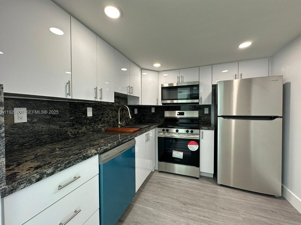 For Rent: $2,600 (2 beds, 2 baths, 850 Square Feet)