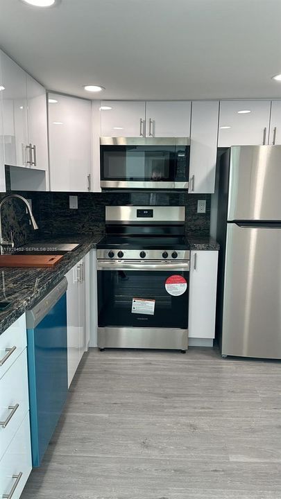 For Rent: $2,600 (2 beds, 2 baths, 850 Square Feet)