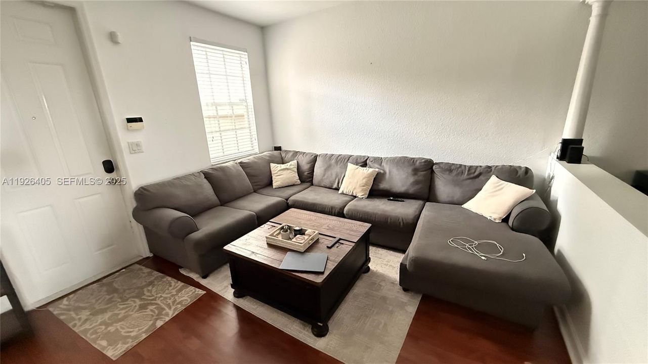 На продажу: $565,000 (3 спален, 2 ванн, 1784 Квадратных фут)