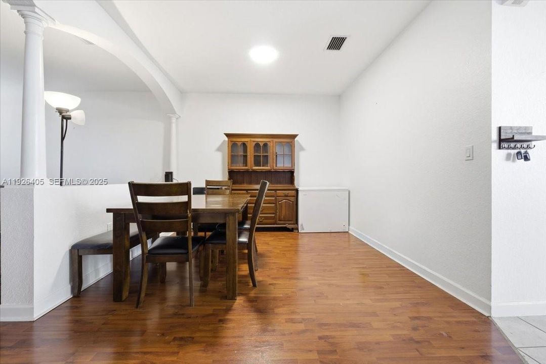 На продажу: $565,000 (3 спален, 2 ванн, 1784 Квадратных фут)