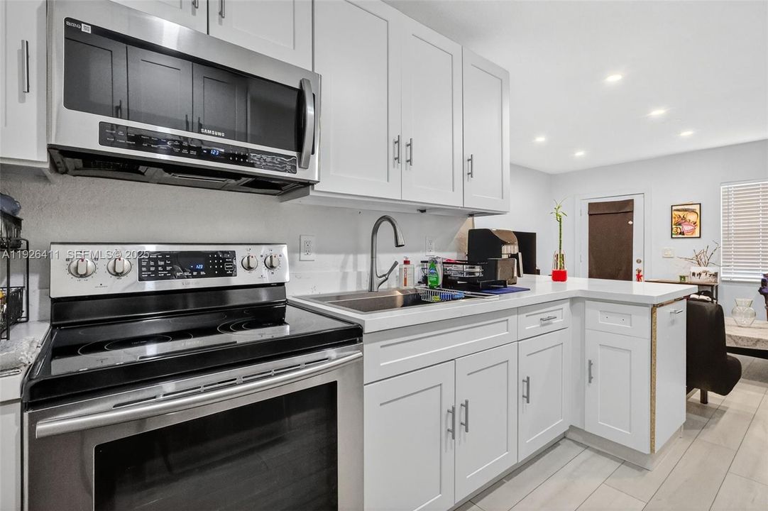 На продажу: $480,000 (2 спален, 1 ванн, 720 Квадратных фут)