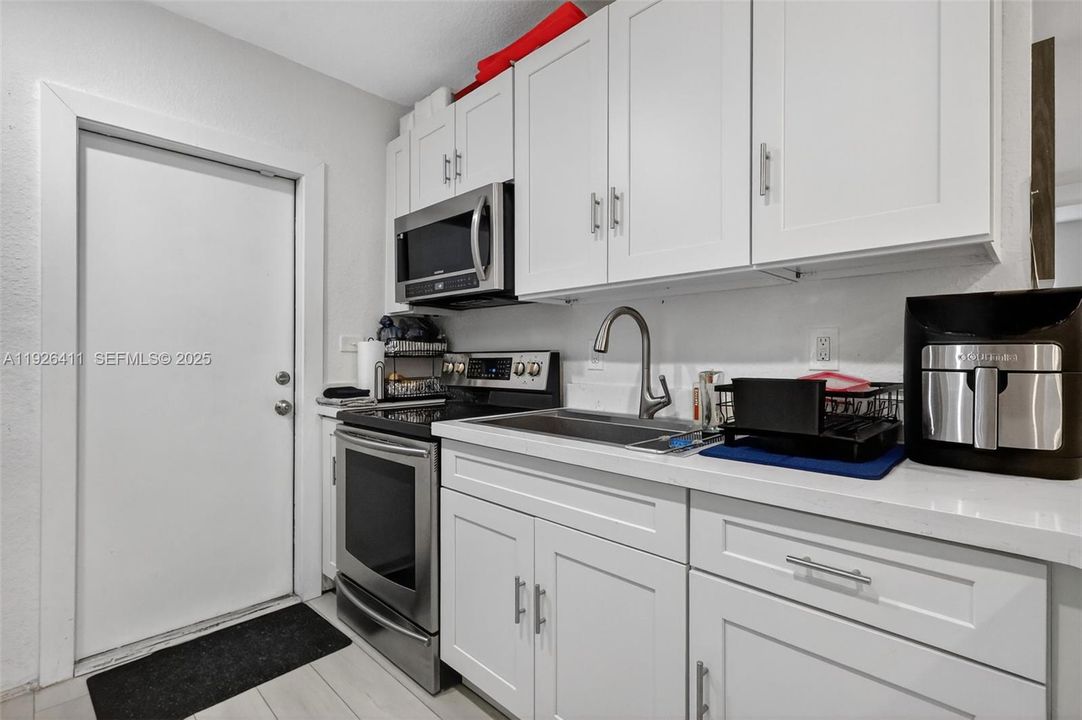 На продажу: $480,000 (2 спален, 1 ванн, 720 Квадратных фут)