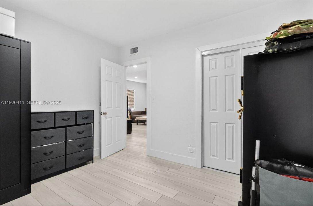 На продажу: $480,000 (2 спален, 1 ванн, 720 Квадратных фут)