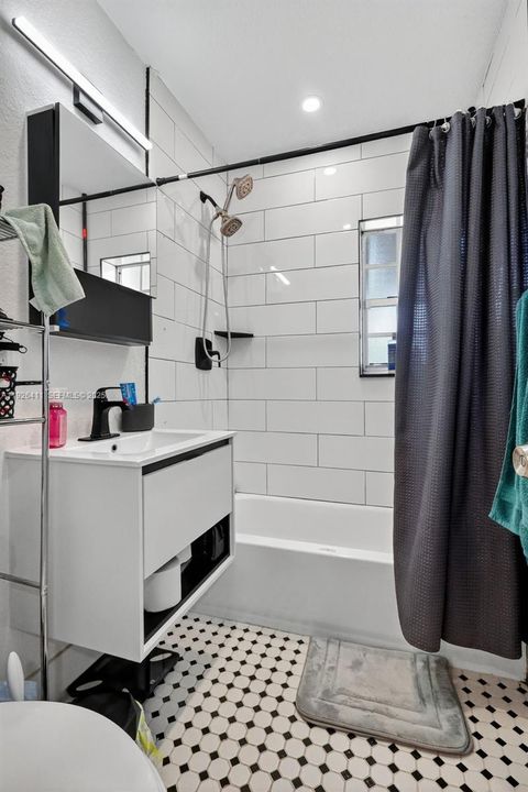 На продажу: $480,000 (2 спален, 1 ванн, 720 Квадратных фут)