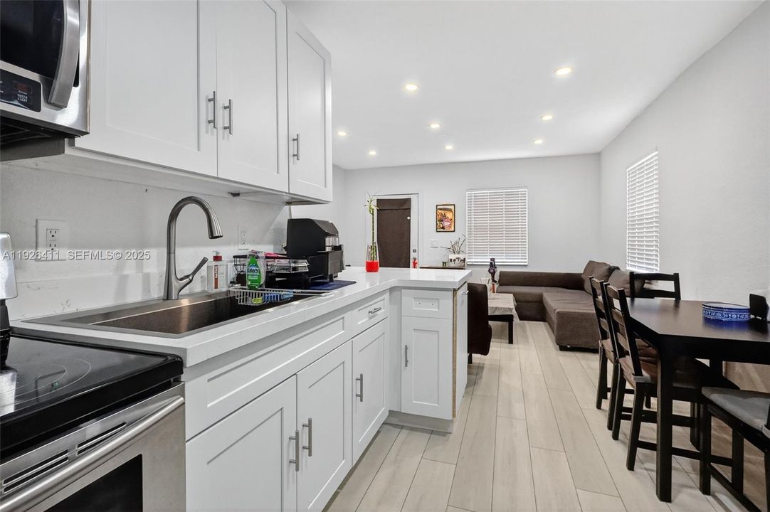 На продажу: $480,000 (2 спален, 1 ванн, 720 Квадратных фут)