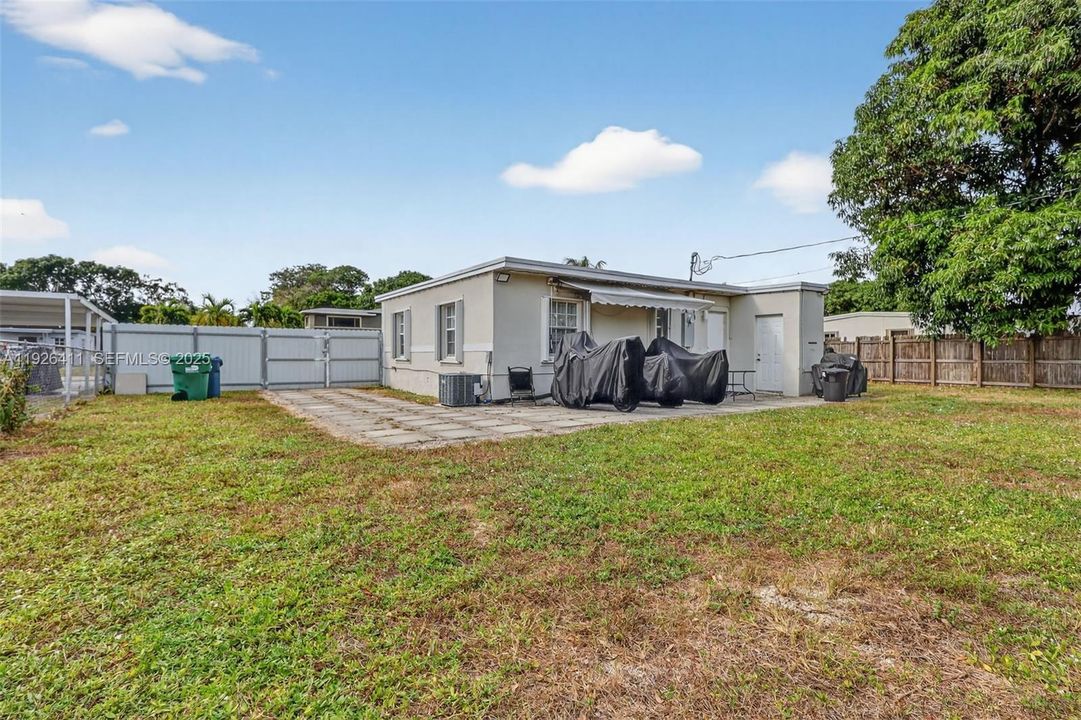 На продажу: $480,000 (2 спален, 1 ванн, 720 Квадратных фут)