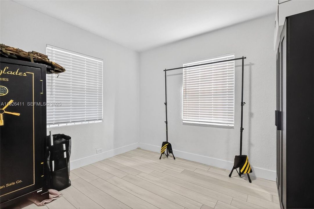 На продажу: $480,000 (2 спален, 1 ванн, 720 Квадратных фут)