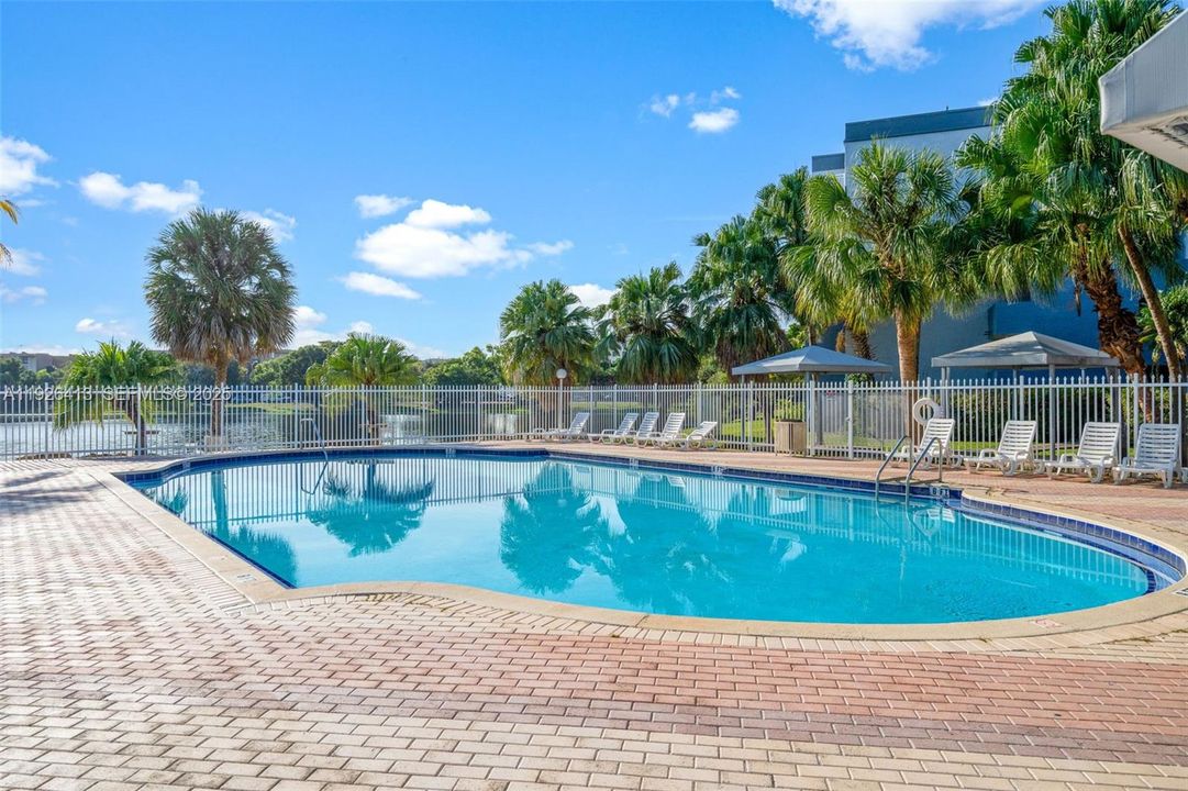 For Sale: $219,900 (1 beds, 1 baths, 1149 Square Feet)