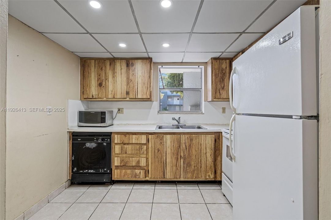 For Sale: $219,900 (1 beds, 1 baths, 1149 Square Feet)