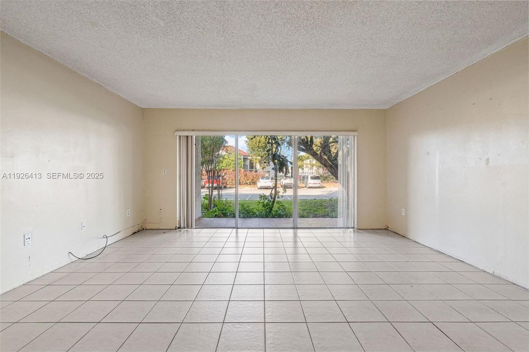 For Sale: $219,900 (1 beds, 1 baths, 1149 Square Feet)