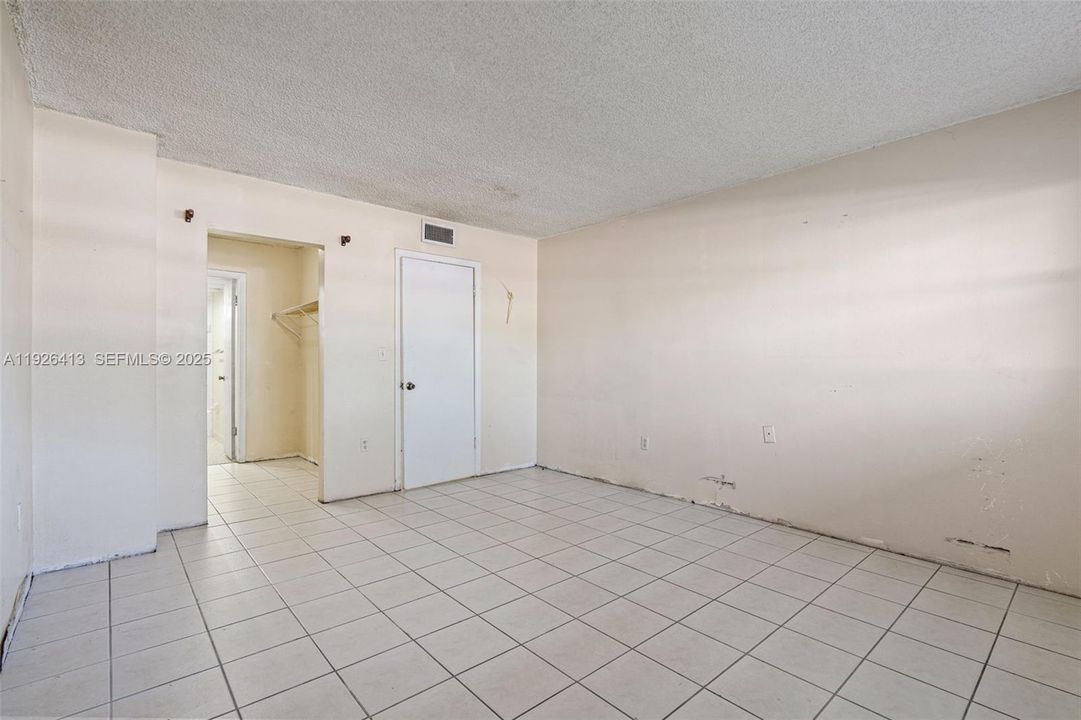 For Sale: $219,900 (1 beds, 1 baths, 1149 Square Feet)