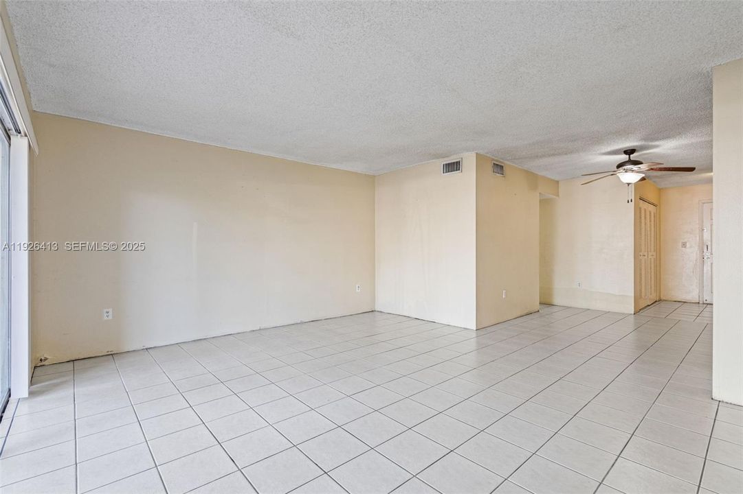 For Sale: $219,900 (1 beds, 1 baths, 1149 Square Feet)