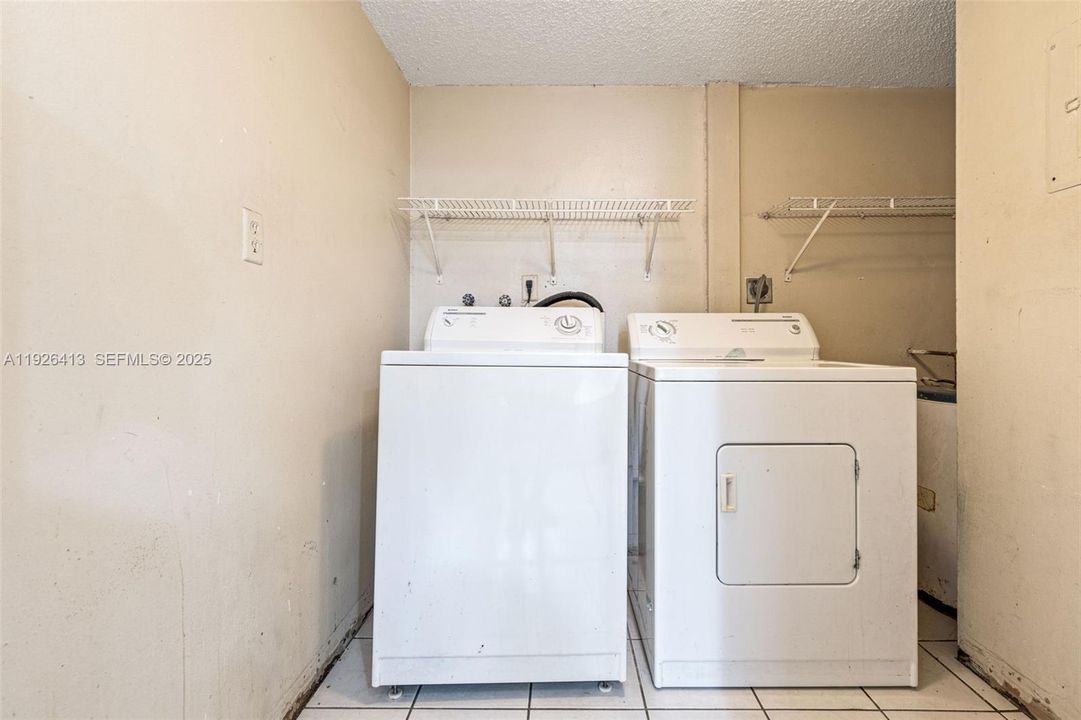 For Sale: $219,900 (1 beds, 1 baths, 1149 Square Feet)